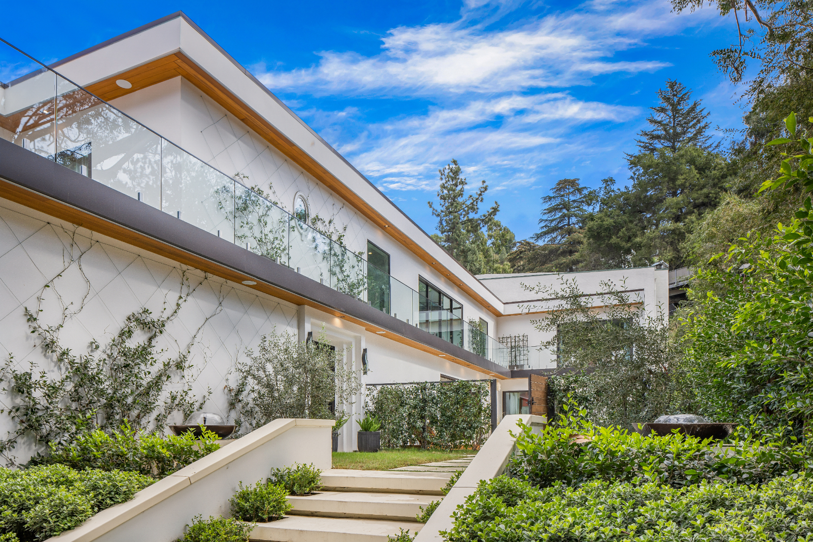 The Laurel Canyon — photo 9