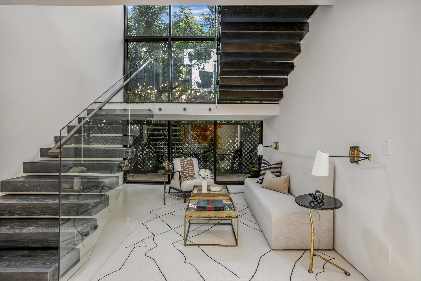 The Laurel Canyon — photo 16